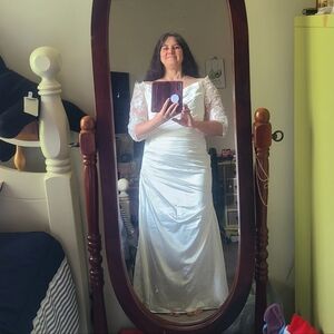 Elegant White Lace Sleeve Wedding Dress